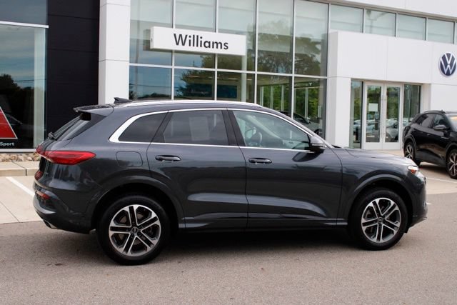 Used 2025 Audi Q5 Premium w/ Convenience Package AWD/4WD image 2