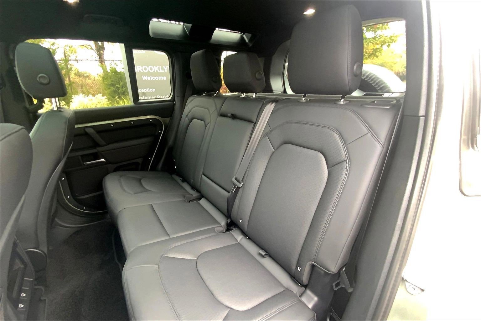 Used 2025 Land Rover Defender 110 X-Dynamic SE image 20