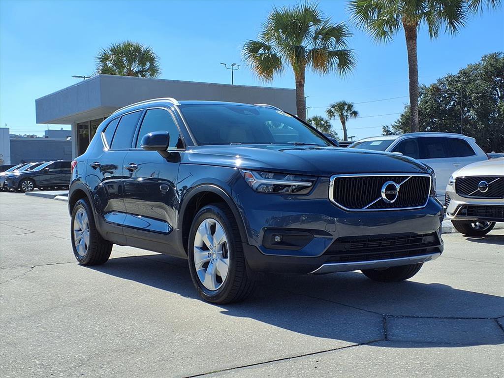 Used 2021 Volvo XC40 T4 Momentum w/ Protection Package Premier image 1