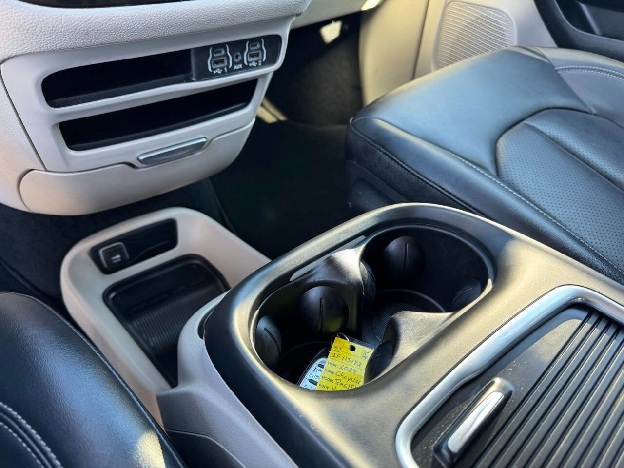Used 2024 Chrysler Pacifica Limited image 29