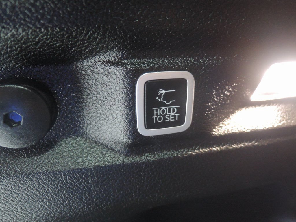 Used 2024 Jeep Grand Cherokee L Limited AWD/4WD image 30