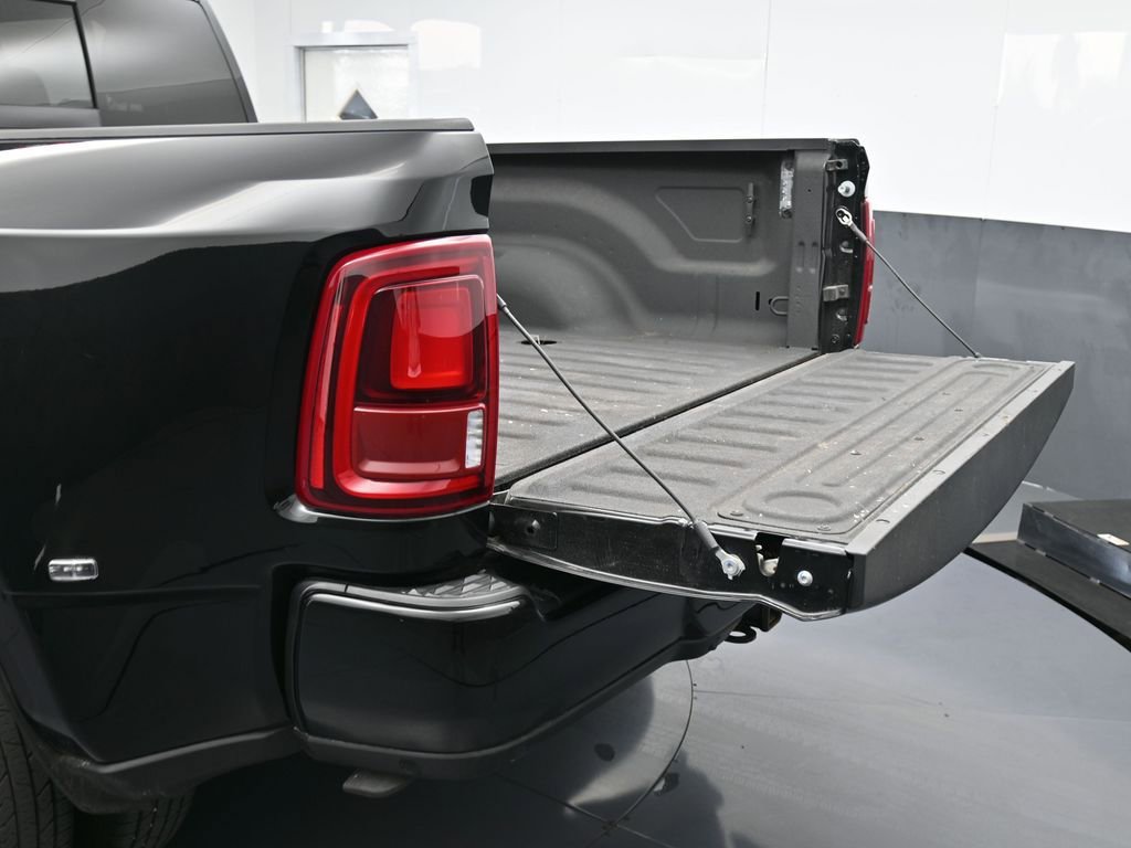 Used 2025 RAM 3500 Laramie image 45