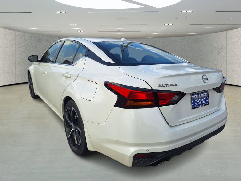 Certified 2025 Nissan Altima 2.5 SR image 3