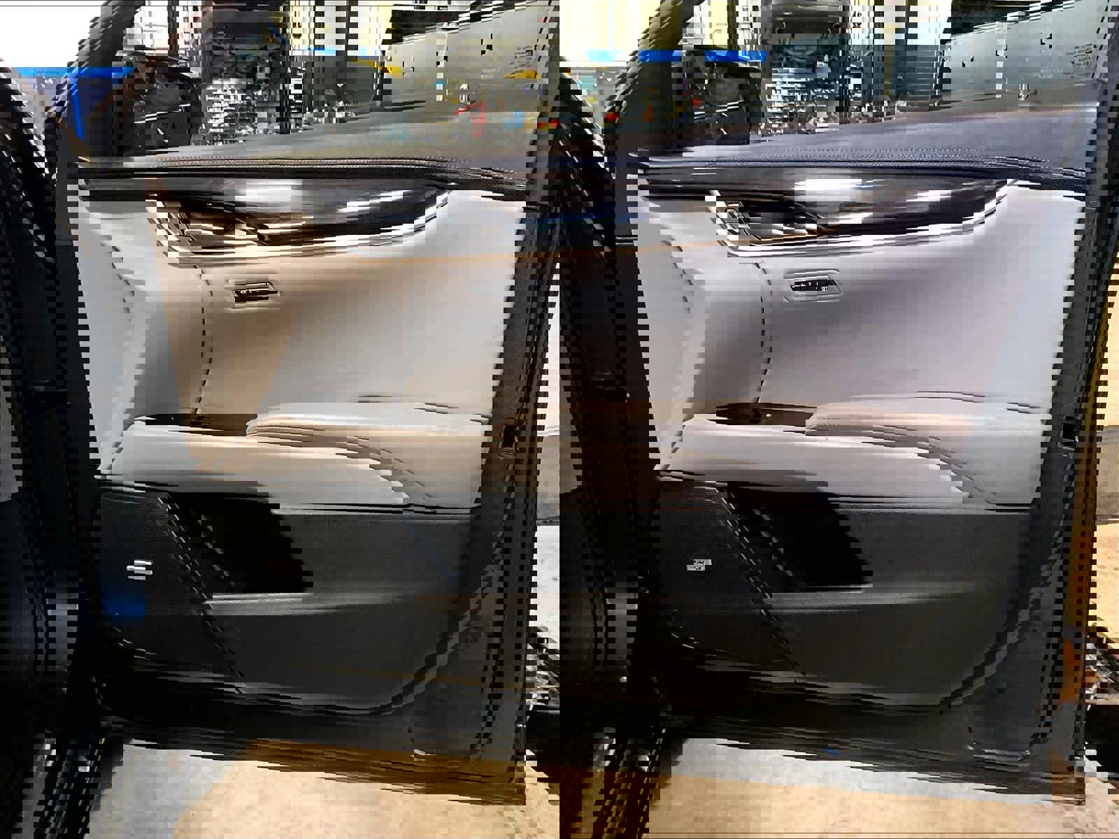 Used 2016 Cadillac XTS Luxury w/ Driver Awareness Package image 12