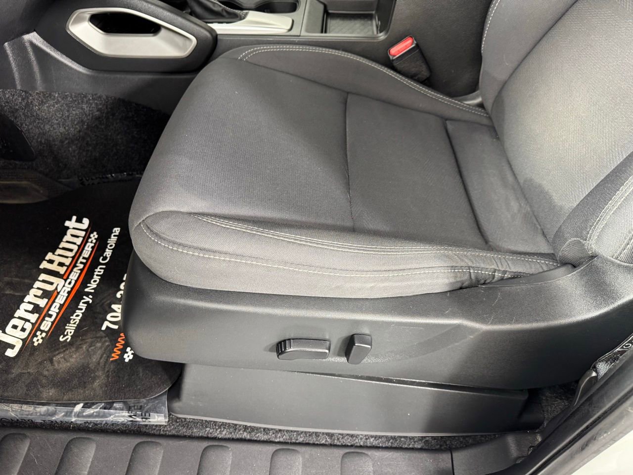 Used 2024 Nissan Frontier SV image 12