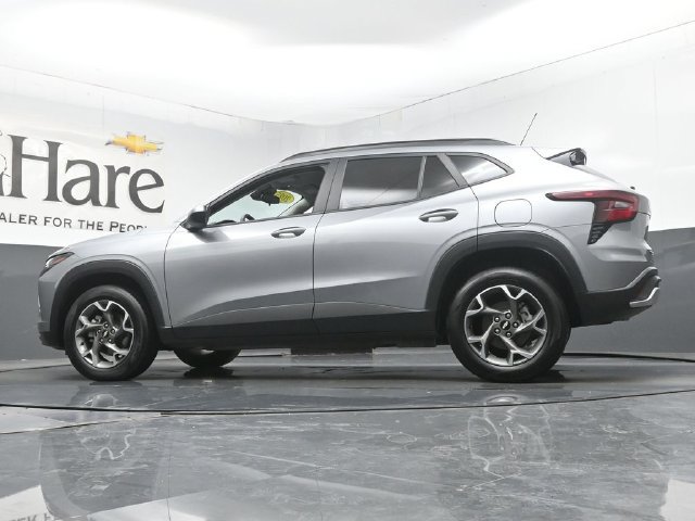 Used 2025 Chevrolet Trax LT FWD image 60