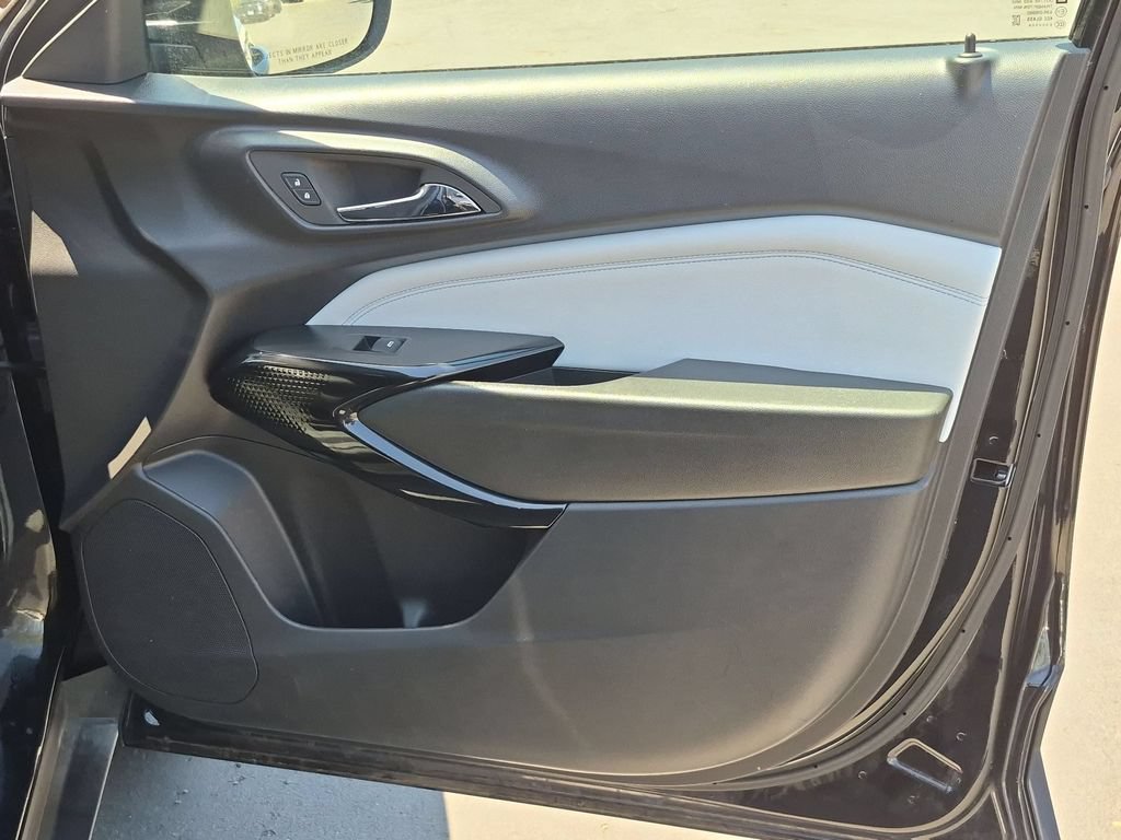 Used 2025 Chevrolet Trax LT w/ LT Convenience Package FWD image 33