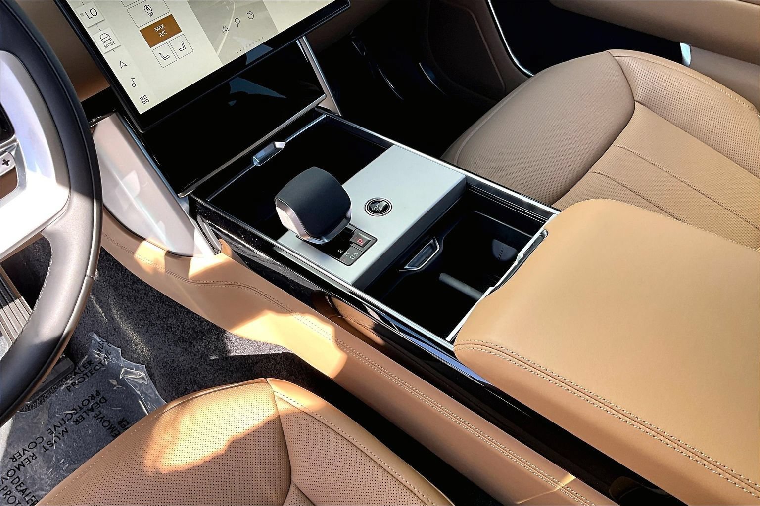 New 2026 Land Rover Range Rover Long Wheelbase SE AWD/4WD image 8