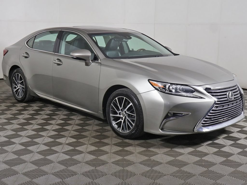 Used 2017 Lexus ES 350 w/ Luxury Package FWD image 2