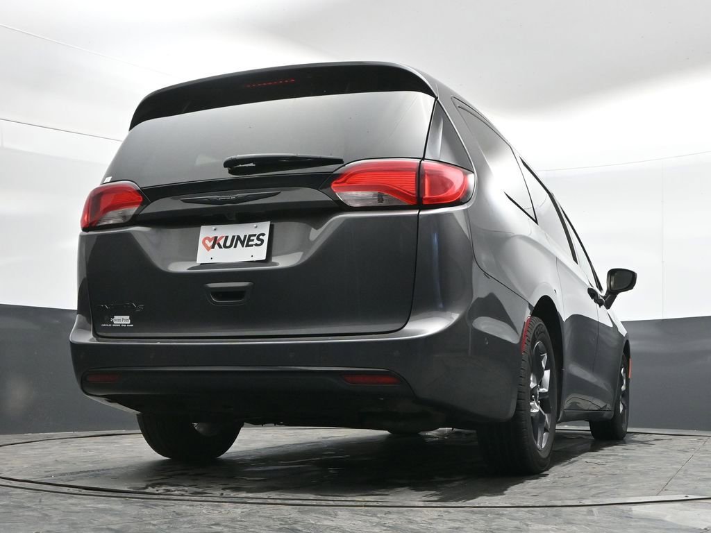 Used 2020 Chrysler Pacifica Touring-L Plus FWD image 32