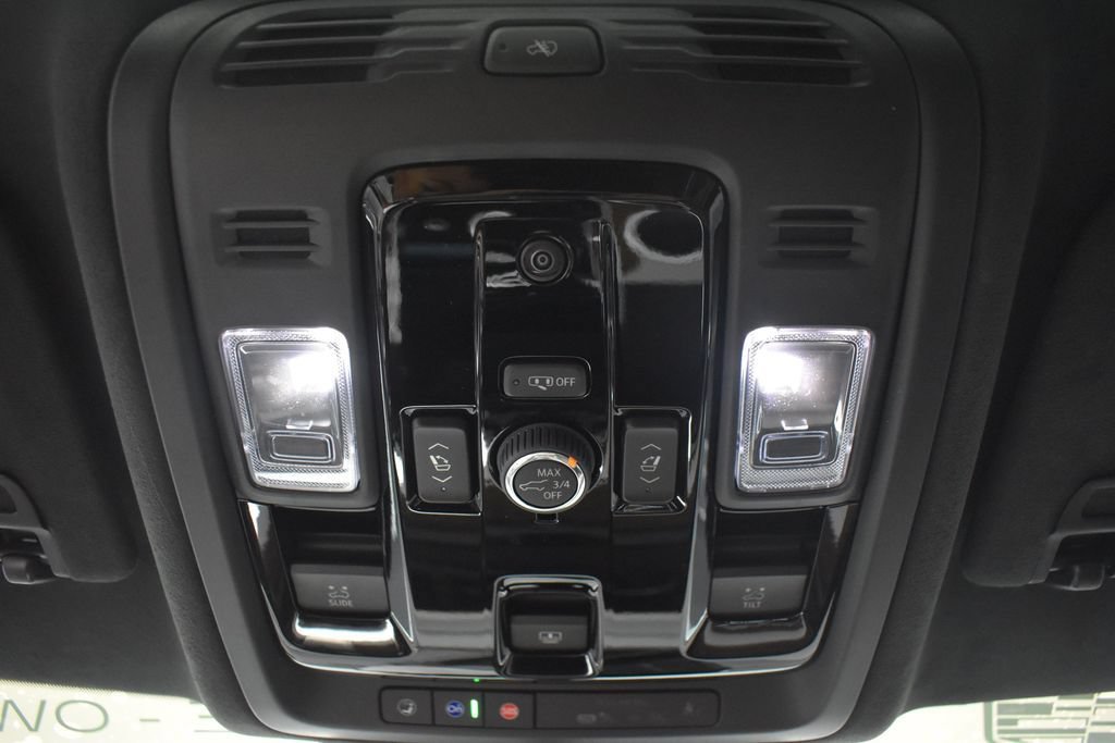 Certified 2026 Cadillac Escalade ESV Platinum Sport w/ LPO, ONYX Package AWD/4WD image 24