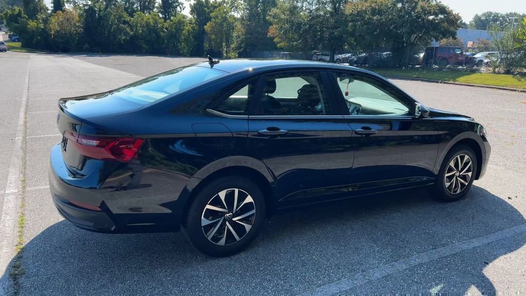 Used 2024 Volkswagen Jetta S image 3