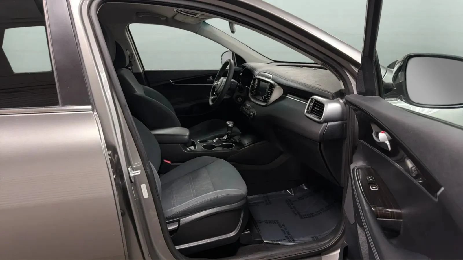 Used 2019 Kia Sorento L FWD image 21