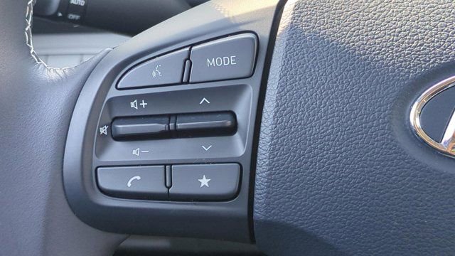 Used 2025 Hyundai Venue Limited image 21