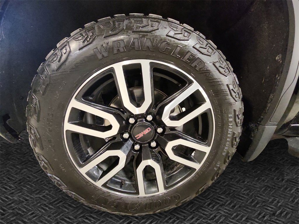 Certified 2022 GMC Sierra 1500 AT4 w/ AT4 Premium Package image 11