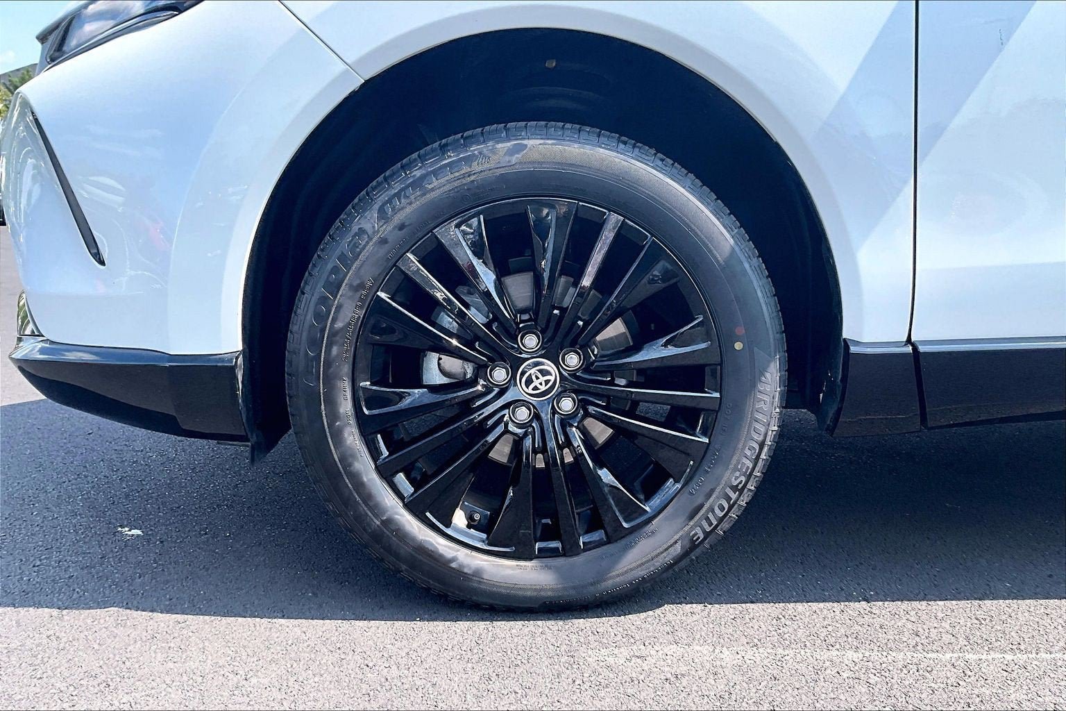 Used 2024 Toyota Venza Nightshade AWD/4WD image 9