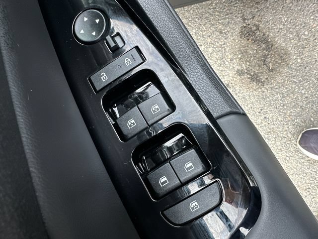Used 2025 Kia Sportage EX FWD image 25