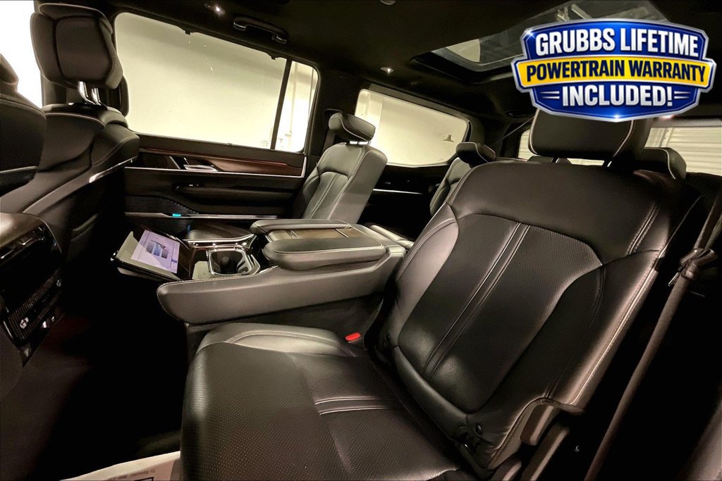 Used 2022 Jeep Grand Wagoneer Series II AWD/4WD image 32