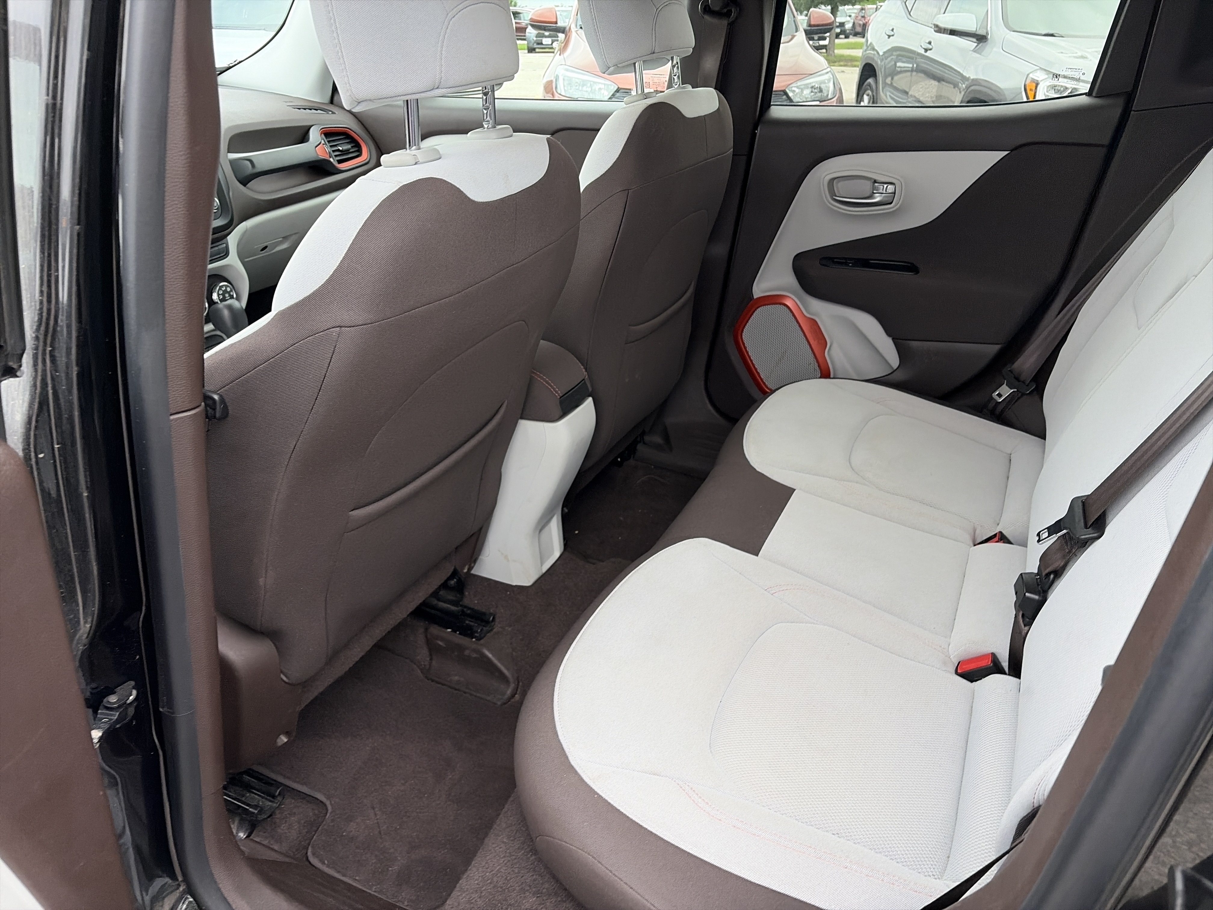 Used 2015 Jeep Renegade Latitude AWD/4WD image 18