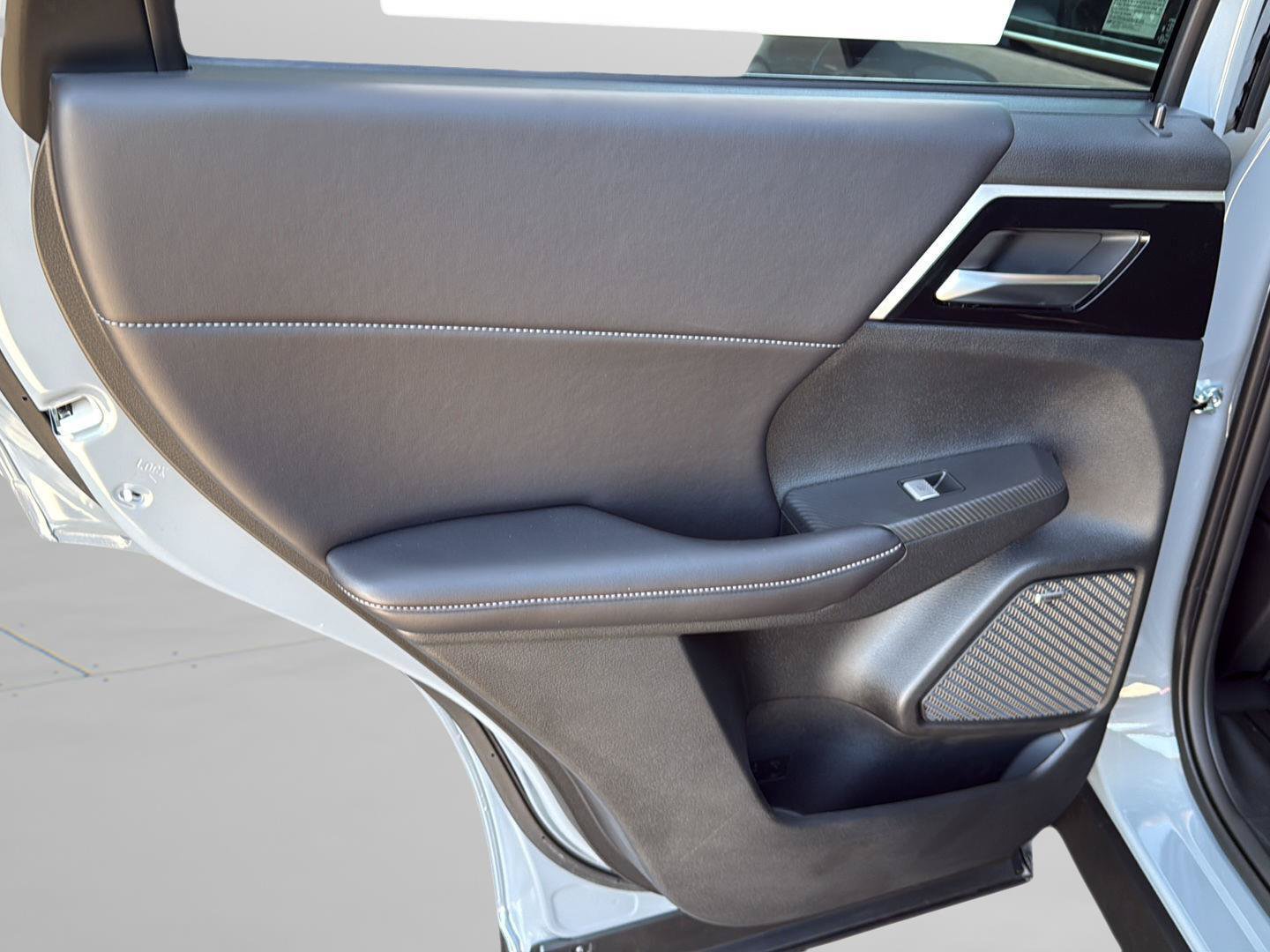 New 2026 Mitsubishi Outlander AWD image 32