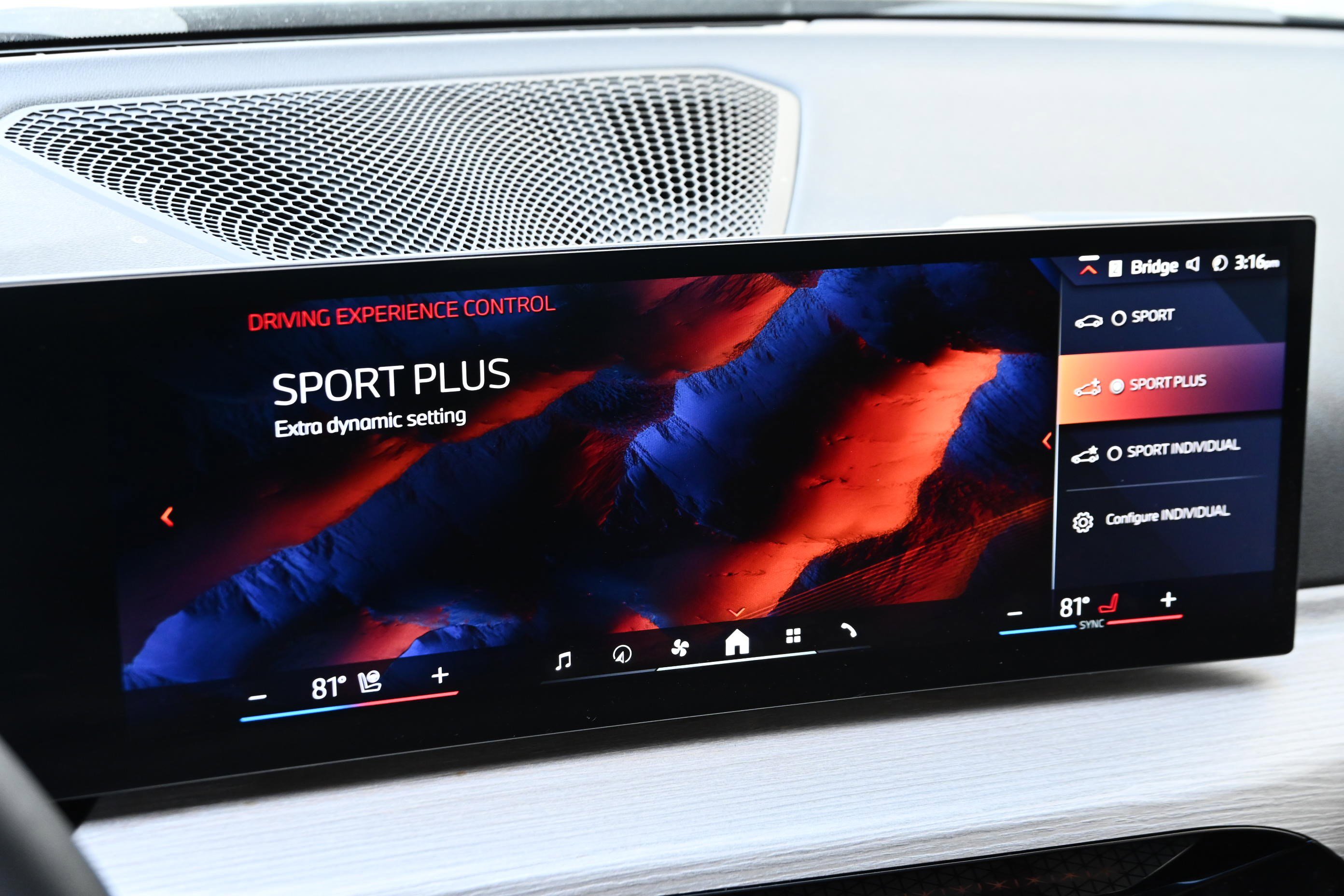 Certified 2025 BMW 330i Sedan image 31