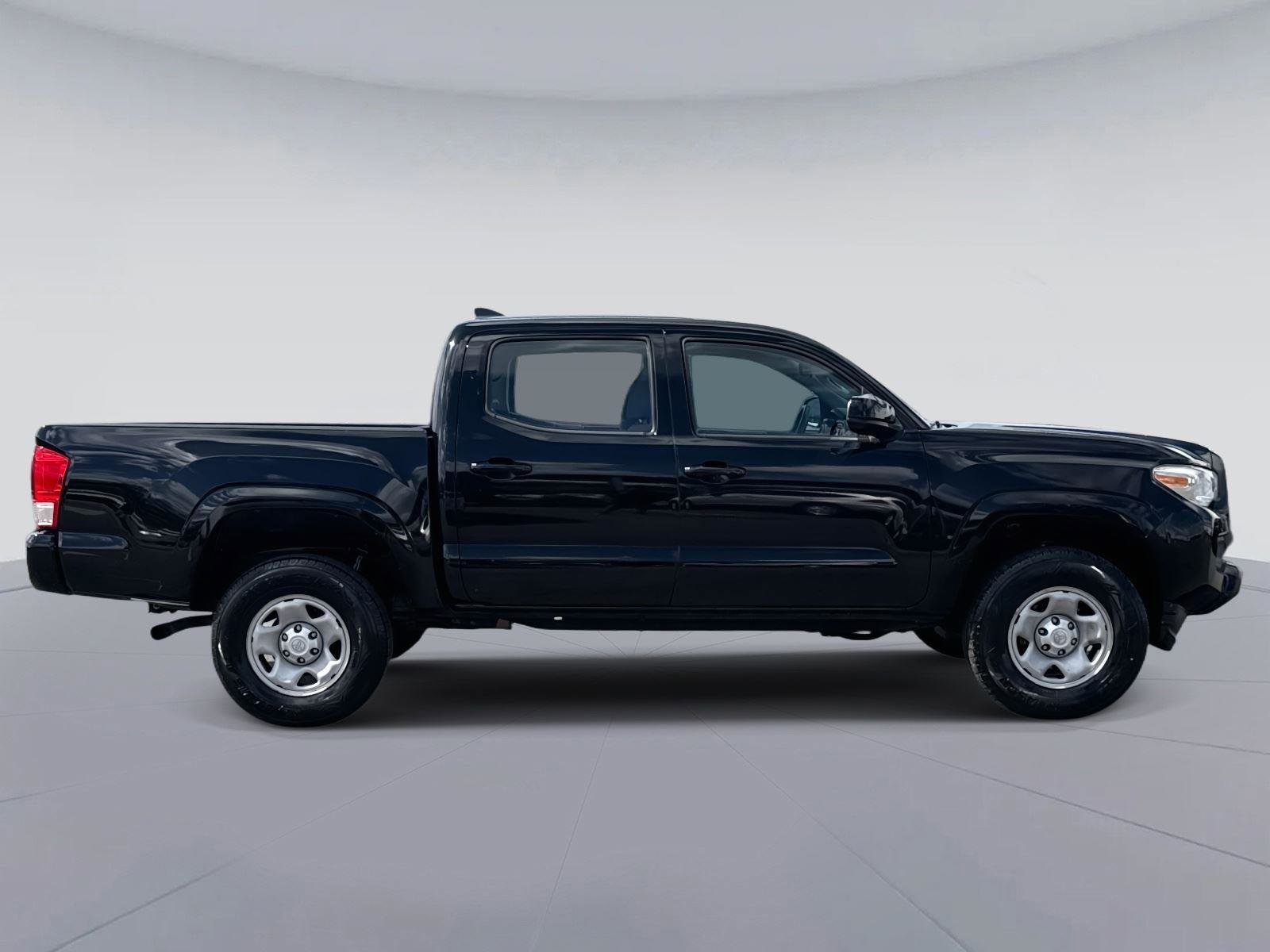 Used 2016 Toyota Tacoma SR image 2