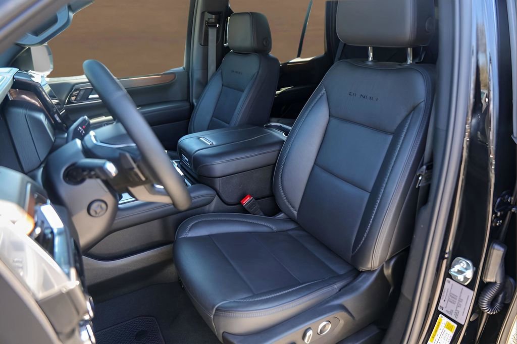 Used 2025 GMC Yukon Denali image 7
