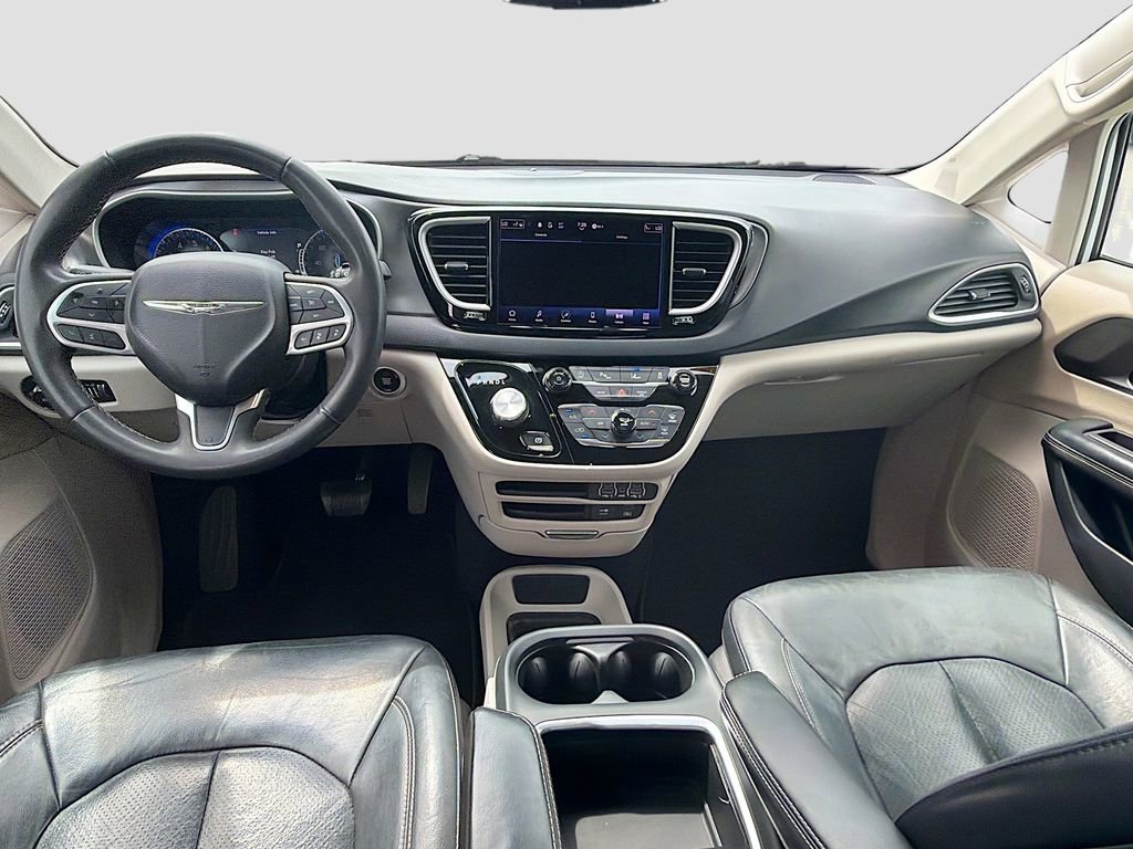 Used 2022 Chrysler Pacifica Touring-L image 16