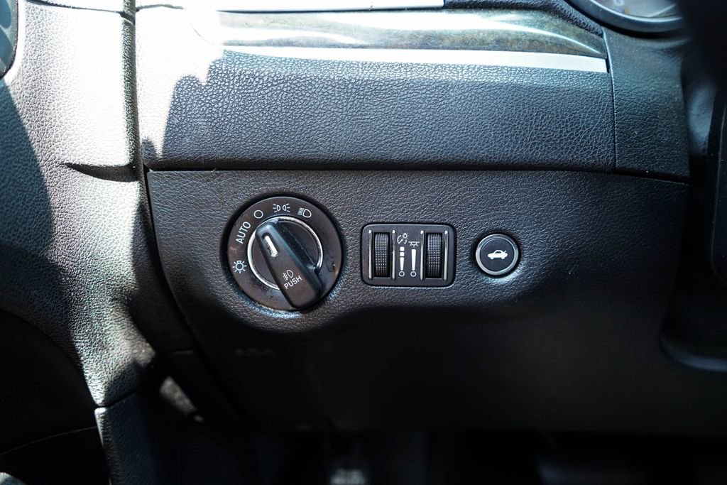 Used 2019 Chrysler 300 Limited w/ Safetytec Plus Group image 27