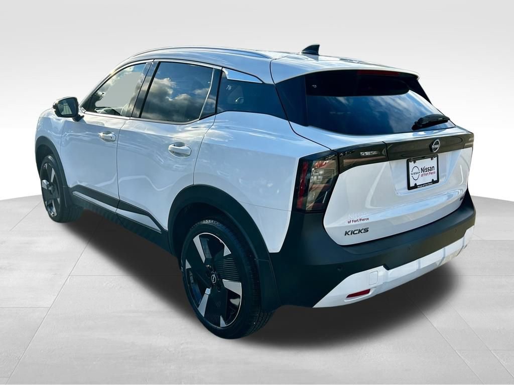 New 2026 Nissan Kicks SR FWD image 8