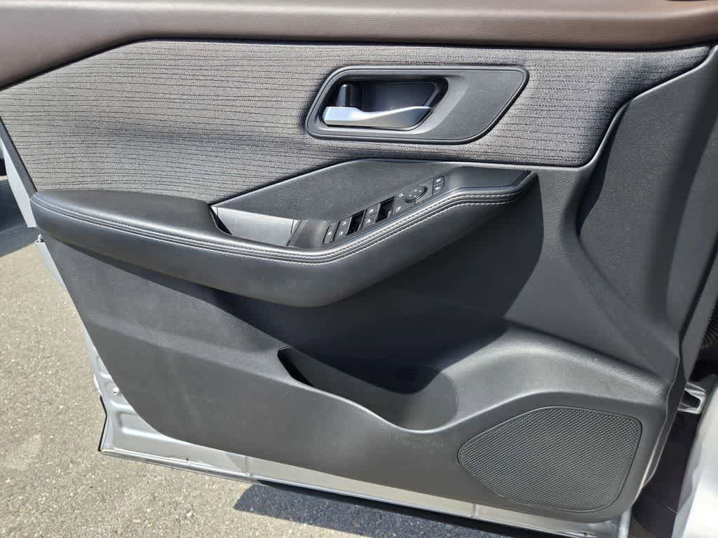 Used 2021 Nissan Rogue SV FWD image 19