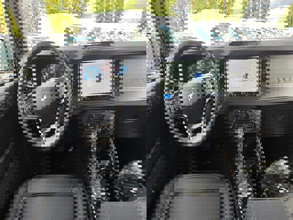 New 2025 Ford Bronco Badlands image 10