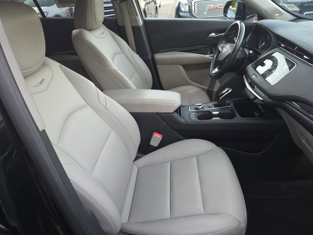 Used 2020 Cadillac XT4 Luxury w/ Cold Weather Package image 10