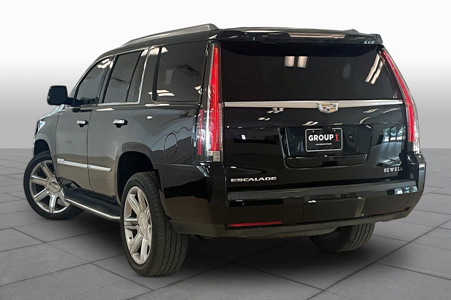 Used 2019 Cadillac Escalade Luxury AWD/4WD image 10