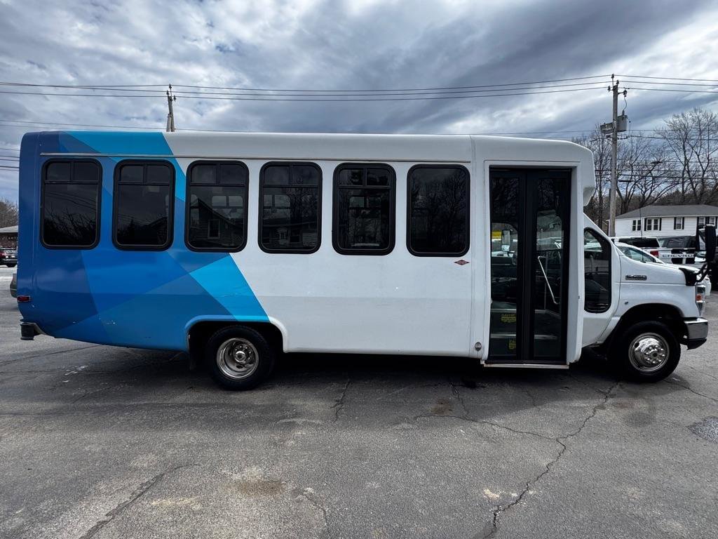 Used 2018 Ford E-450 and Econoline 450 Super Duty w/ Shuttle Bus Prep Package RWD image 7