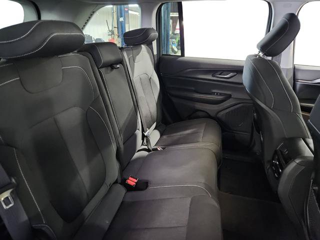 Used 2024 Jeep Grand Cherokee Laredo AWD/4WD image 28