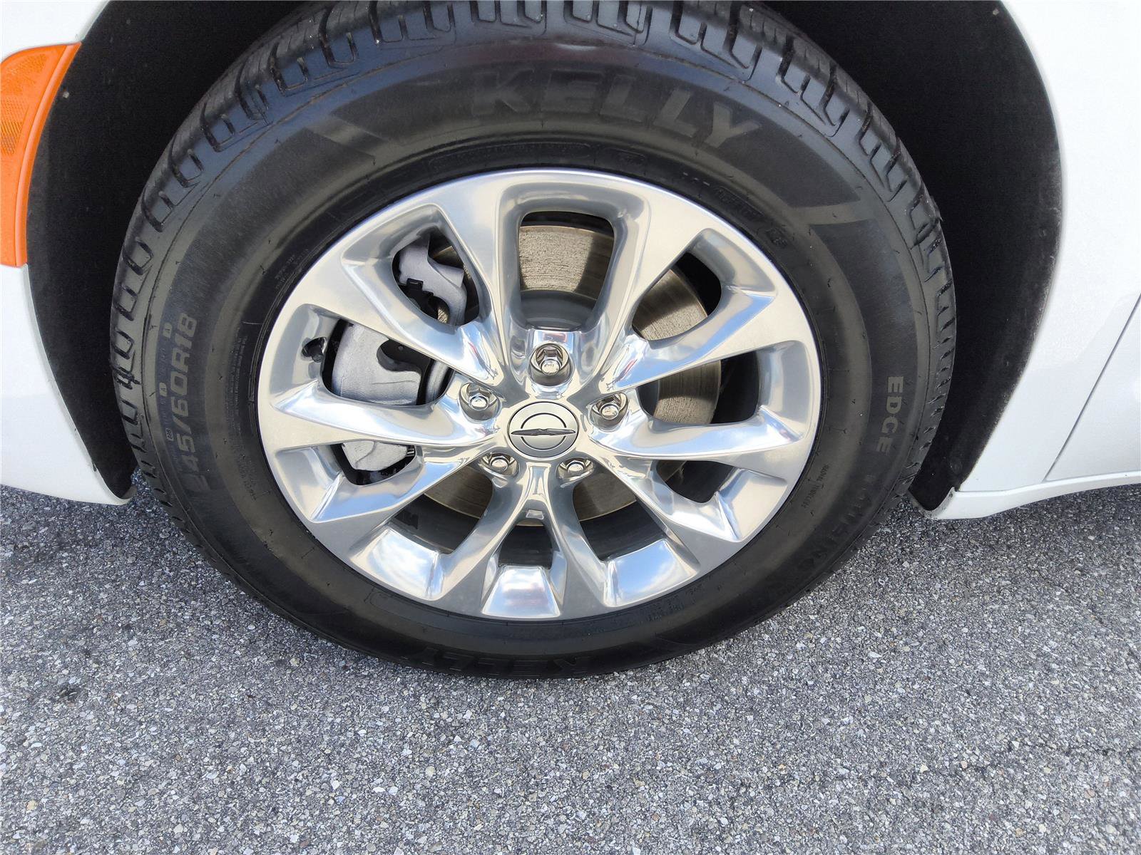 Used 2022 Chrysler Pacifica Touring-L image 9