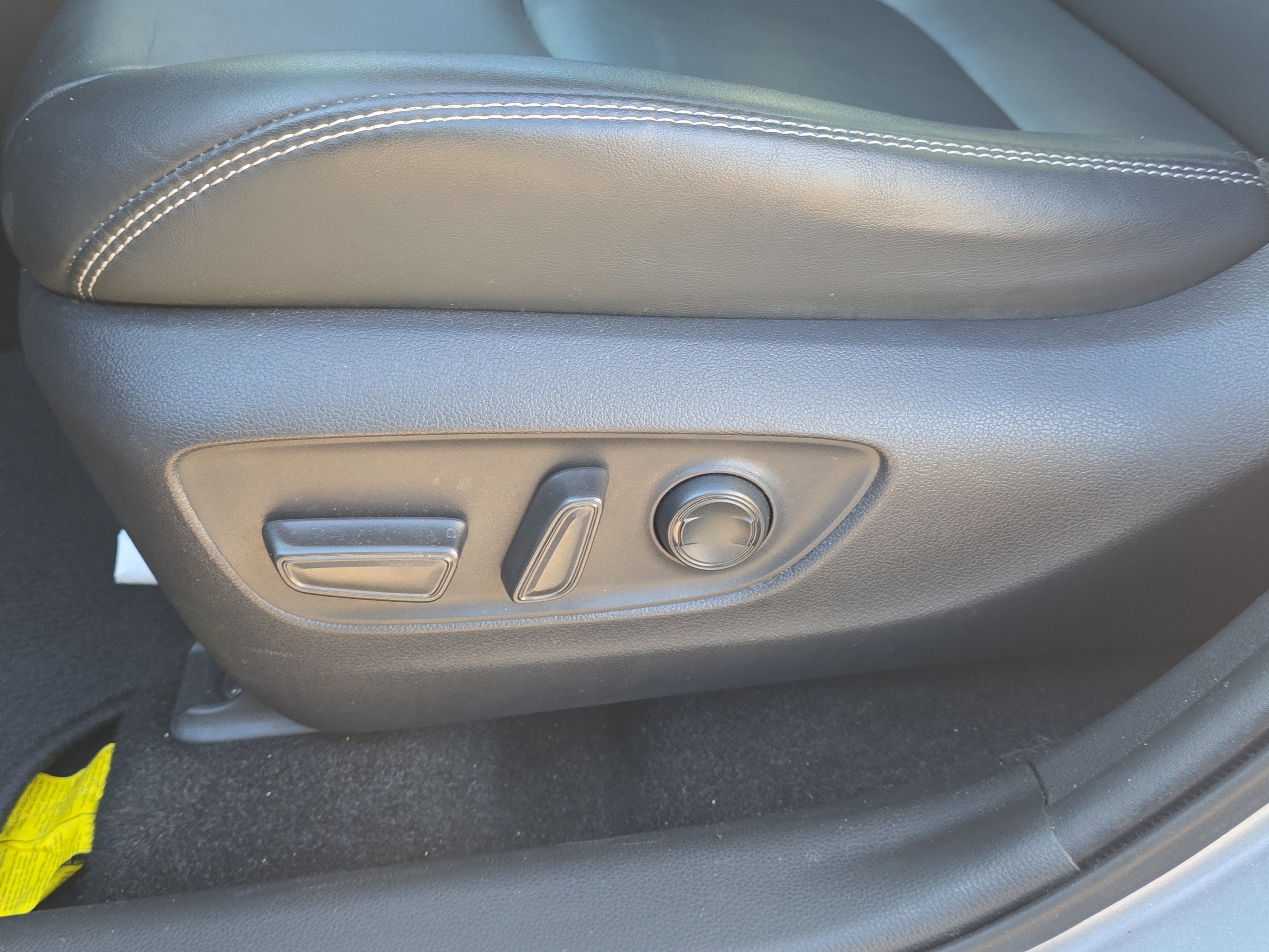 Used 2020 Toyota RAV4 XLE Premium image 23