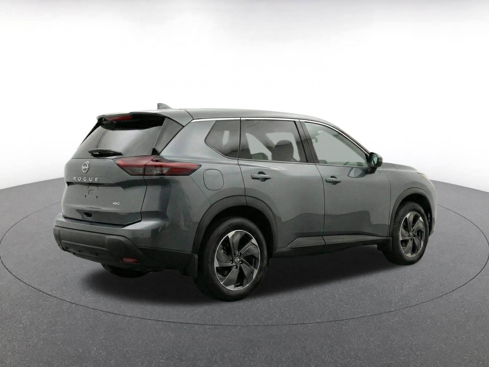 Used 2025 Nissan Rogue SV AWD/4WD image 9