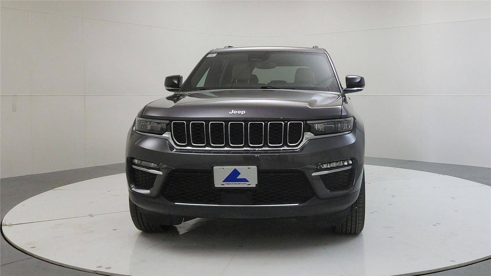 Used 2024 Jeep Grand Cherokee Limited image 2