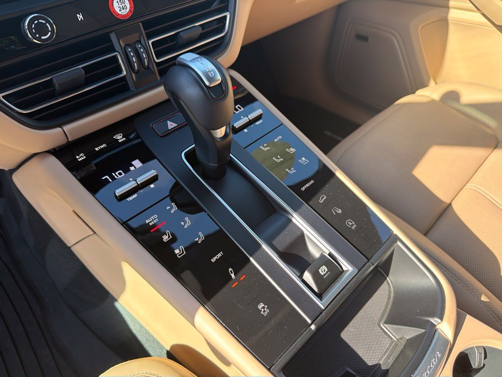 Certified 2026 Porsche Macan S AWD/4WD image 18
