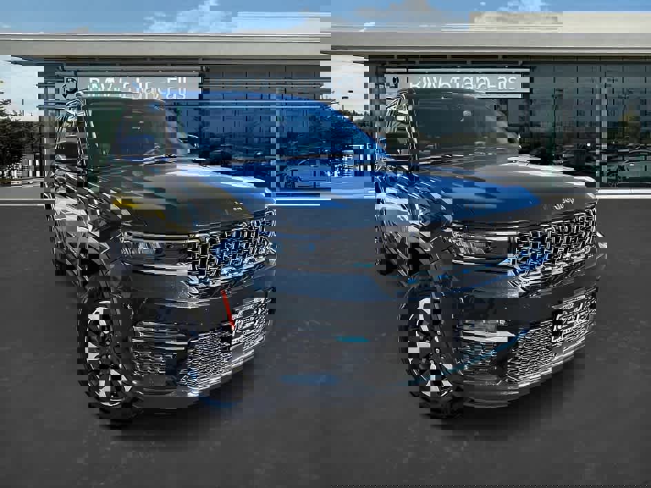 Used 2023 Jeep Grand Cherokee 4WD 4xe image 2