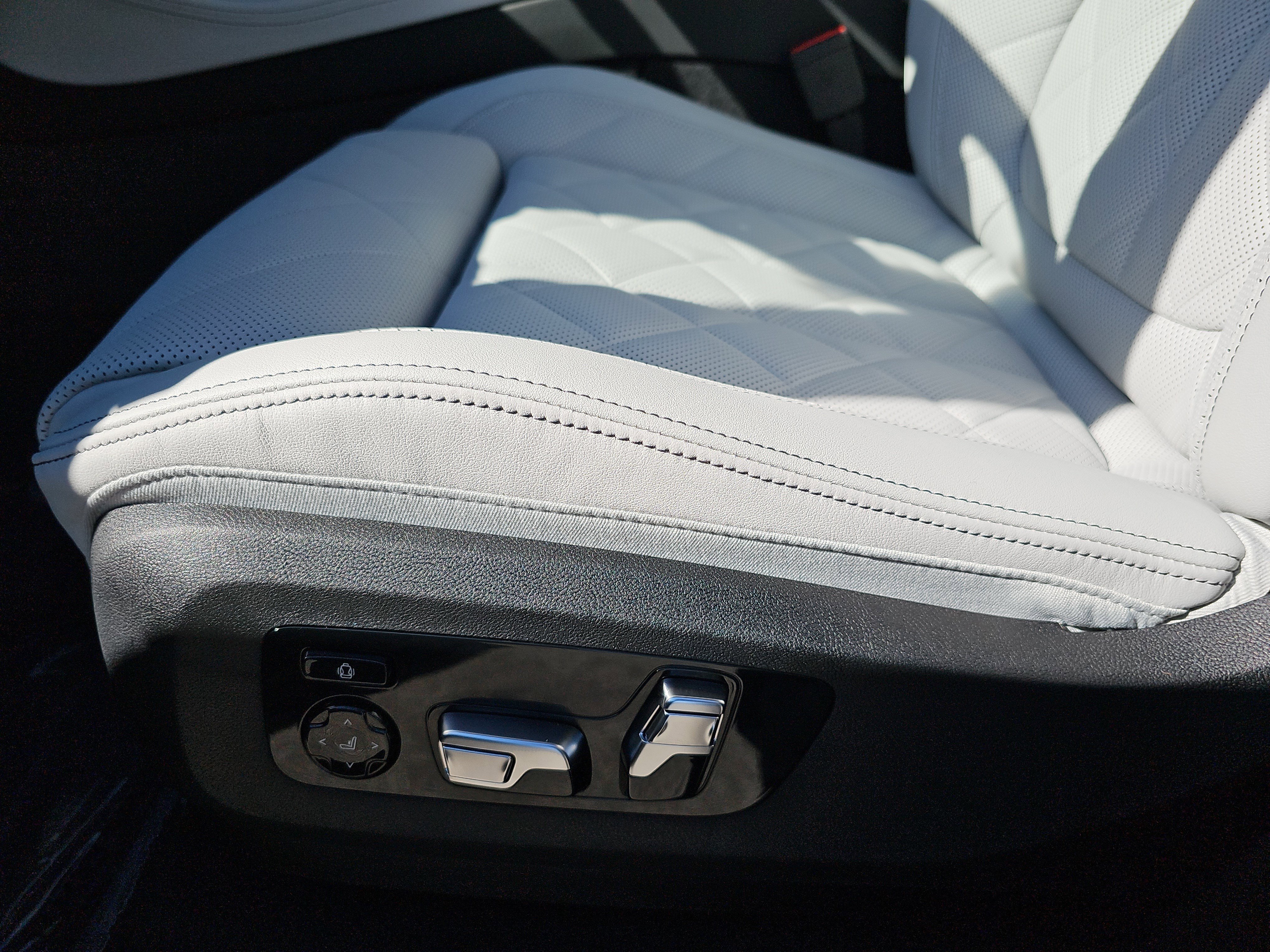 New 2026 BMW X5 xDrive40i w/ Climate Comfort Package image 31