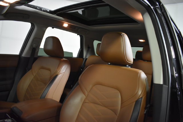 Used 2025 Nissan Pathfinder Platinum AWD/4WD image 10