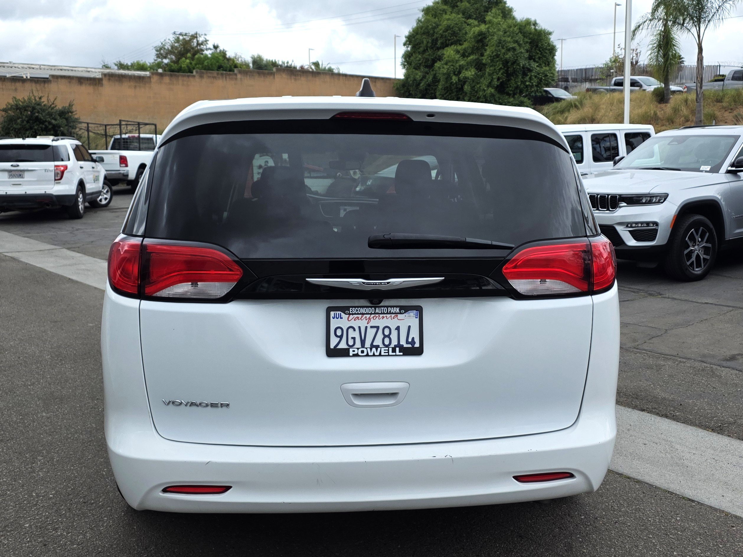 Certified 2023 Chrysler Voyager LX image 4