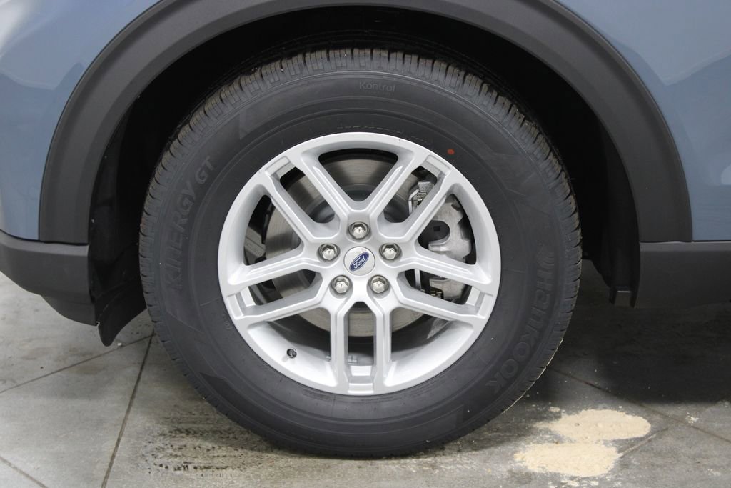 New 2026 Ford Explorer Active RWD image 18