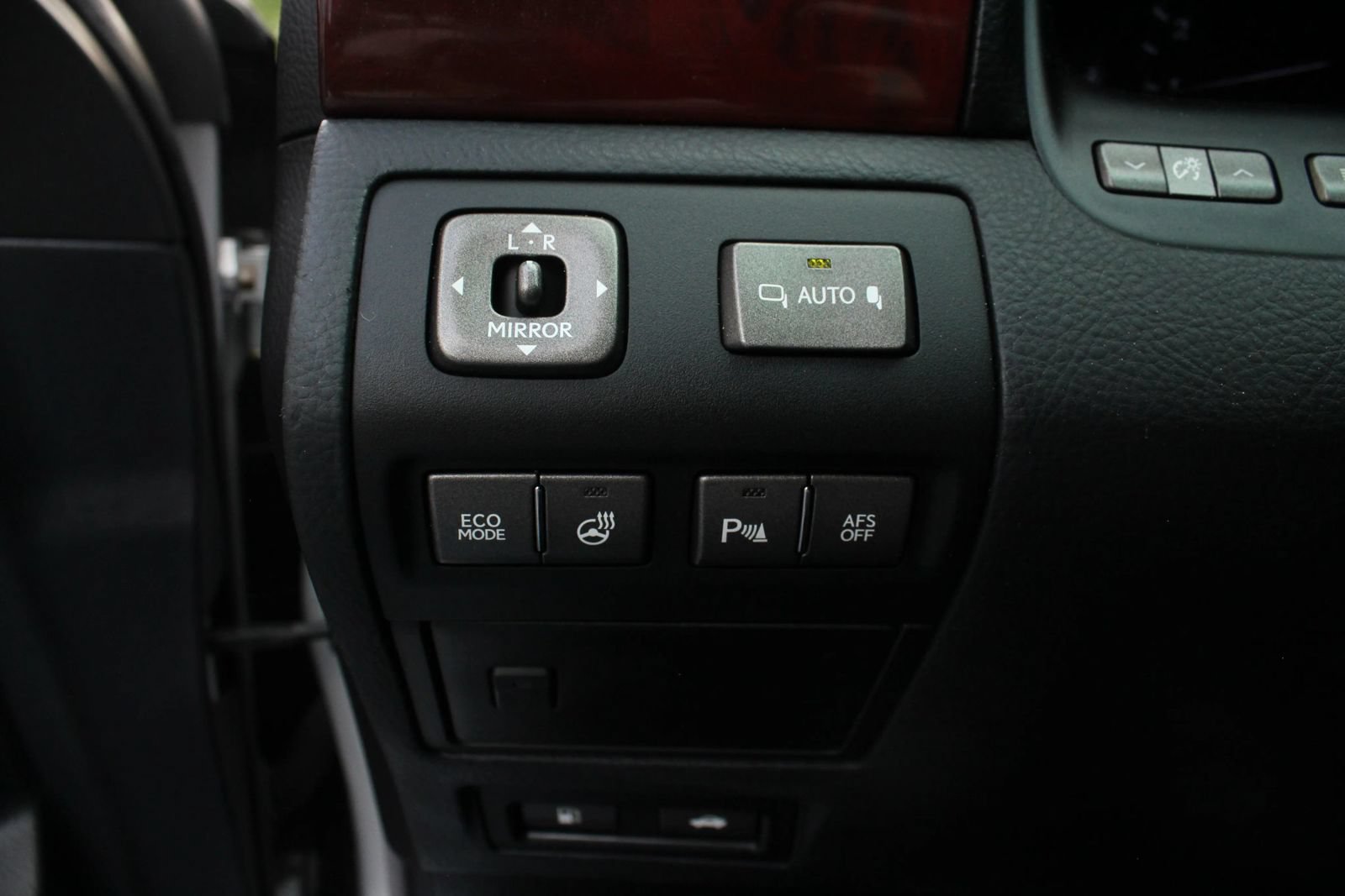 Used 2011 Lexus LS 460 L w/ Luxury Pkg RWD image 31