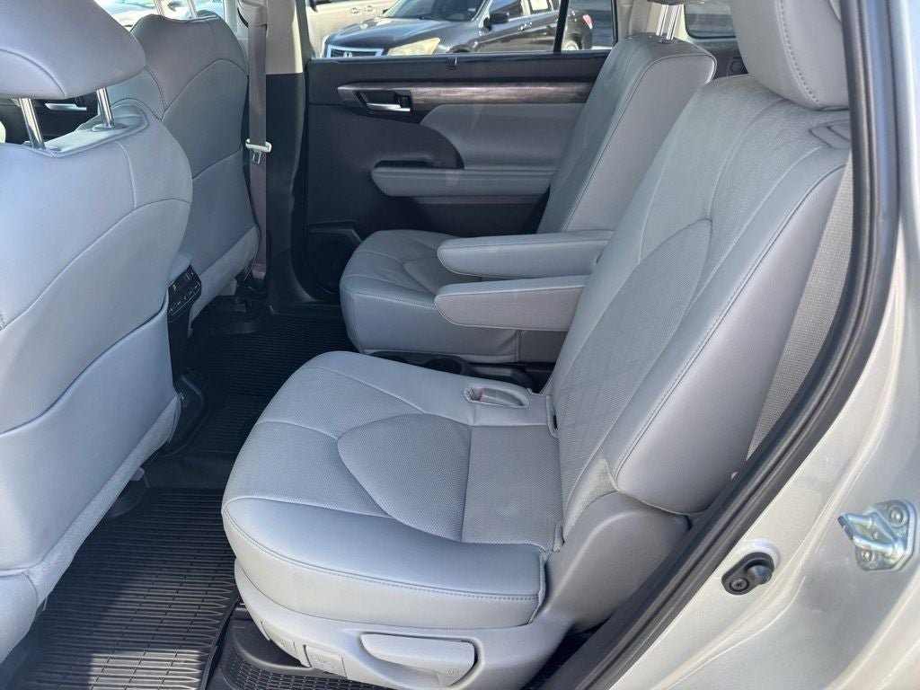 Used 2024 Toyota Highlander Platinum AWD/4WD image 13