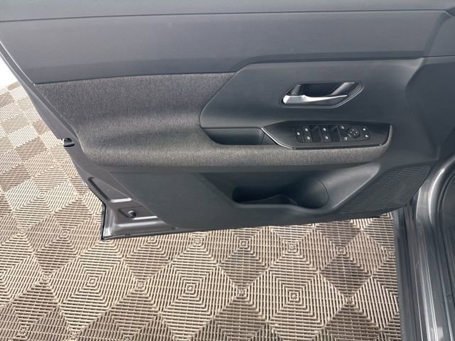 Used 2025 Nissan Kicks SV image 23