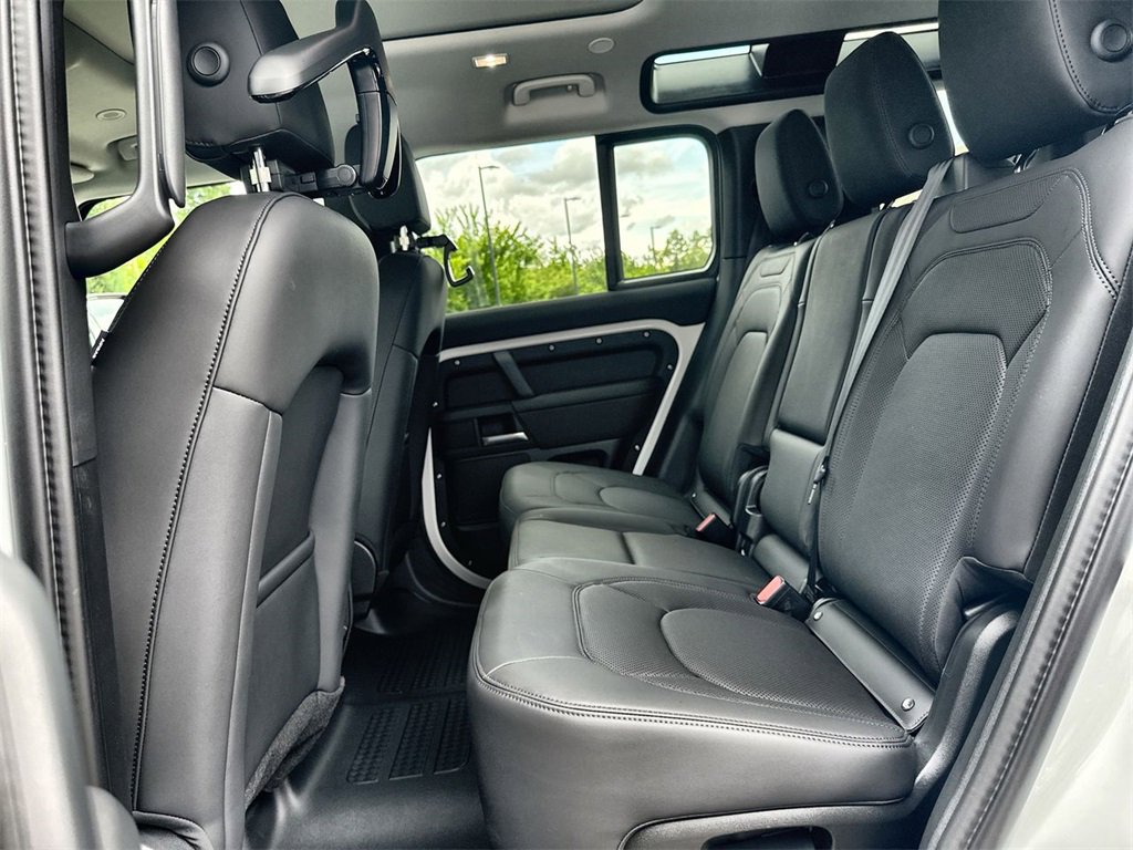 Used 2025 Land Rover Defender 110 S image 15